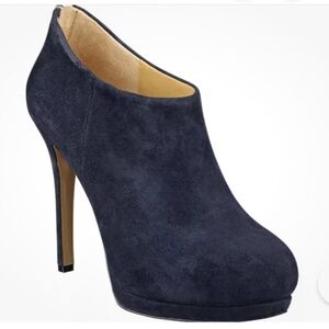 Nine West 6 1/2 Black suede